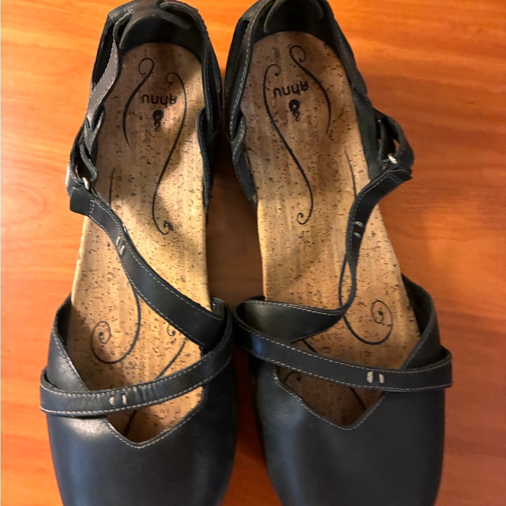 Ahnu Women's Tullia II Black Leather Flats